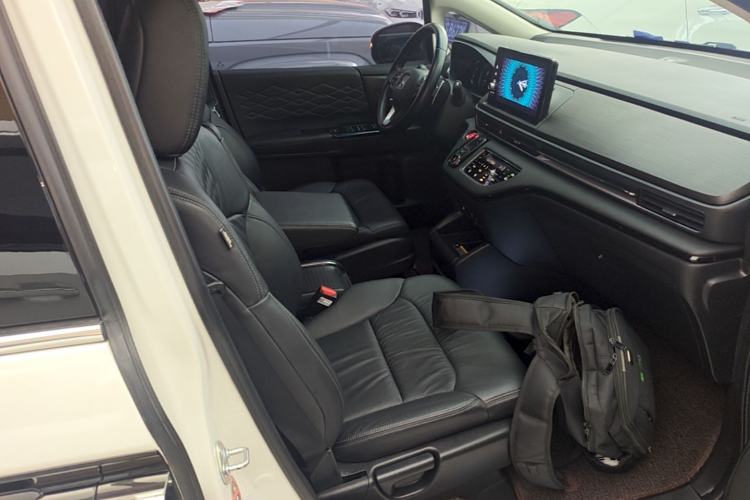 Used Honda Elysion 2022 2.0L eHEV Prestige Edition Right Front Seat