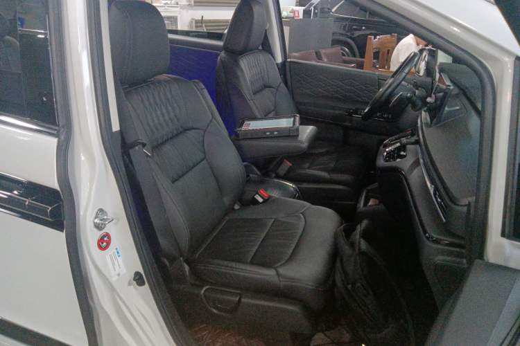 Used Honda Elysion 2022 2.0L eHEV Prestige Edition Right Front Seat
