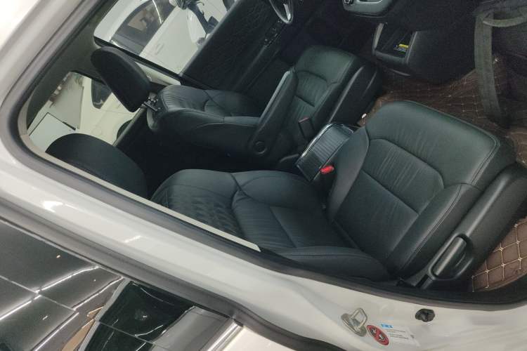 Used Honda Elysion 2022 2.0L eHEV Luxury First Edition Right Front Seat