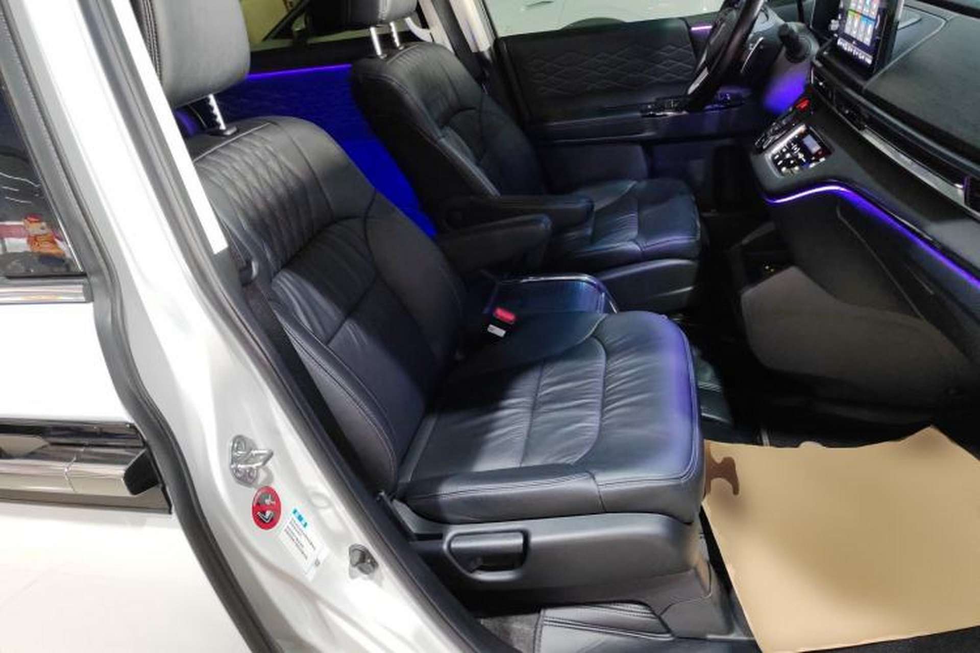 Used Honda Elysion 2022 2.0L eHEV Luxury Edition Right Front Seat