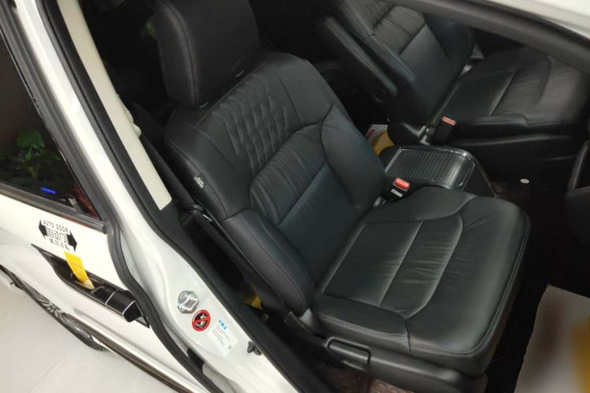 Used Honda Elysion 2022 2.0L eHEV Luxury Edition Right Front Seat