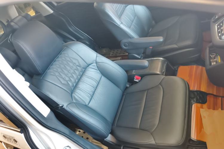 Used Honda Elysion 2022 2.0L eHEV Luxury First Edition Right Front Seat