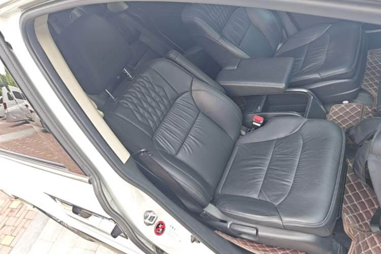 Used Honda Elysion 2022 2.0L eHEV Prestige Edition Right Front Seat