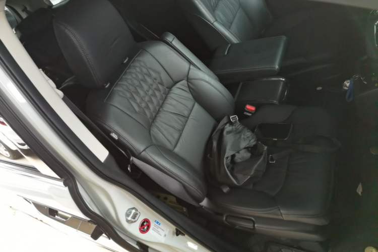Used Honda Elysion 2022 2.0L eHEV Prestige Edition Right Front Seat