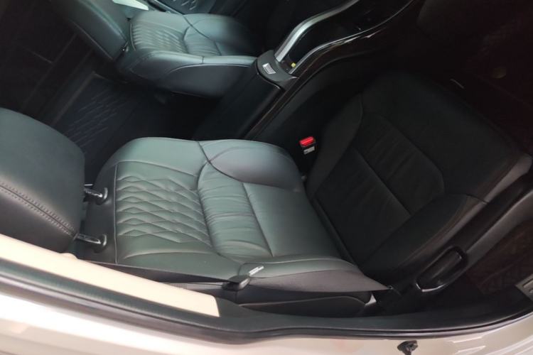 Used Honda Elysion 2022 2.0L eHEV Luxury First Edition Right Front Seat