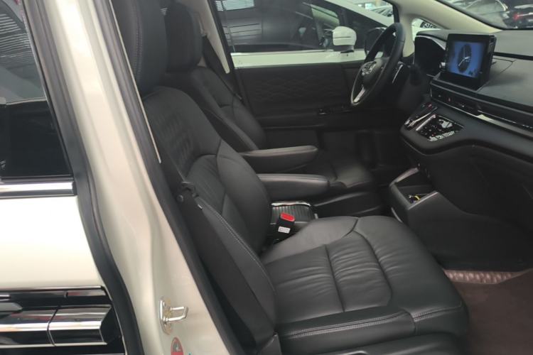 Used Honda Elysion 2022 2.0L eHEV Luxury Edition Right Front Seat