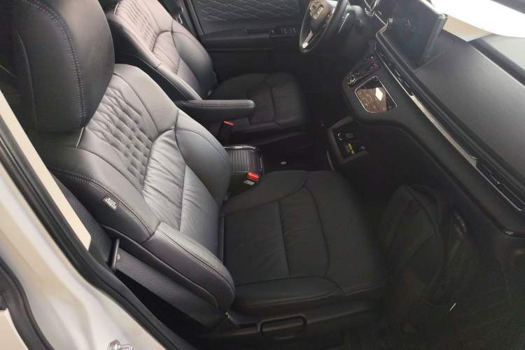 Used Honda Elysion 2022 2.0L eHEV Luxury First Edition Right Front Seat
