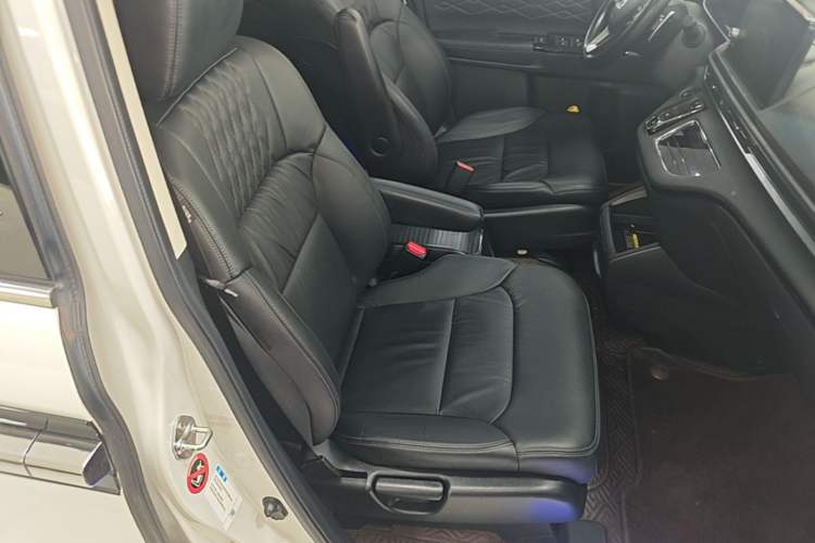 Used Honda Elysion 2022 2.0L eHEV Luxury First Edition Right Front Seat