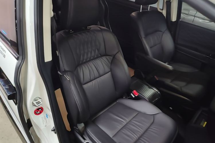 Used Honda Elysion 2022 2.0L eHEV Luxury Edition Right Front Seat