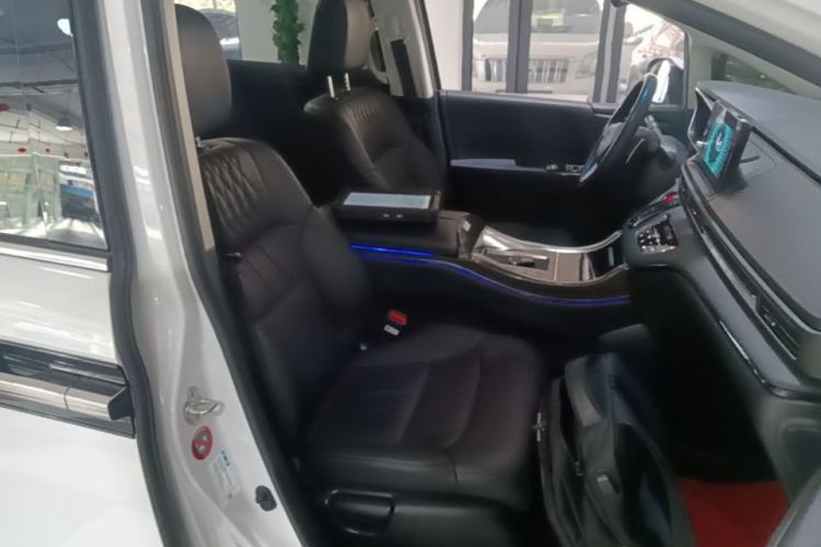 Used Honda Elysion 2022 2.0L eHEV Luxury Edition Right Front Seat