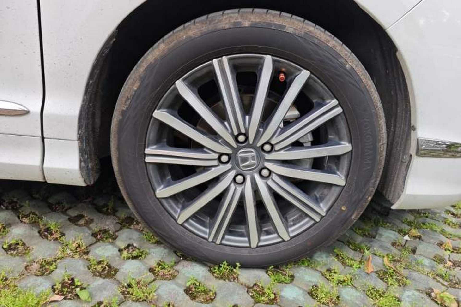 Used Honda Elysion 2022 2.0L eHEV Luxury Edition Right Front Wheel Hub