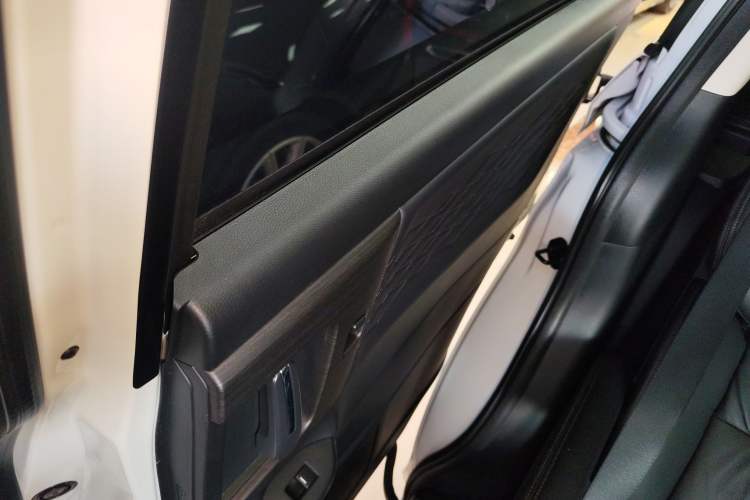 Used Honda Elysion 2022 2.0L eHEV Luxury First Edition Right Rear Door Interior