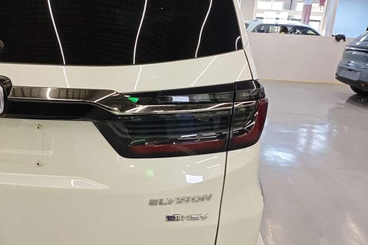 Used Honda Elysion 2022 2.0L eHEV Luxury Edition Right Rear Taillight