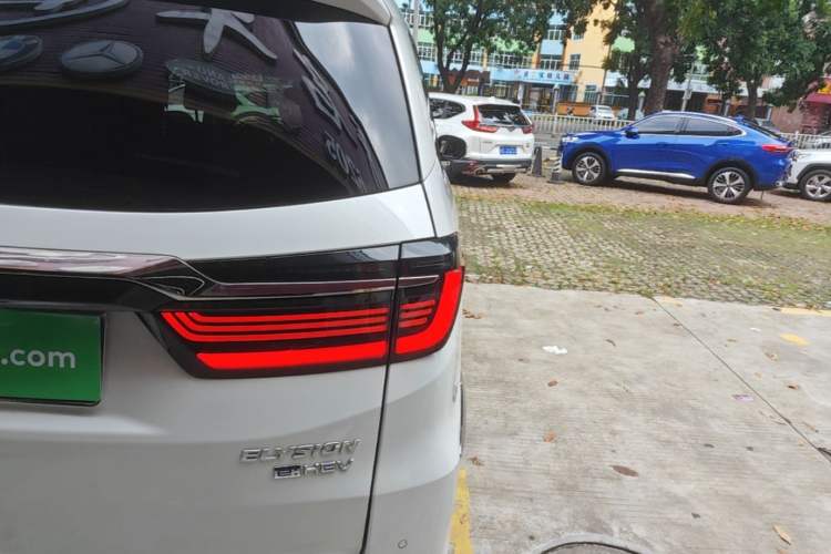Used Honda Elysion 2022 2.0L eHEV Luxury First Edition Right Rear Taillight