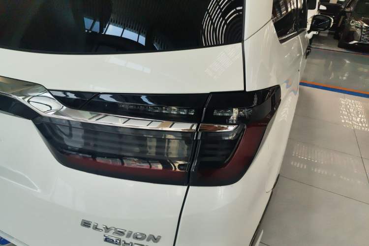 Used Honda Elysion 2022 2.0L eHEV Luxury Edition Right Rear Taillight