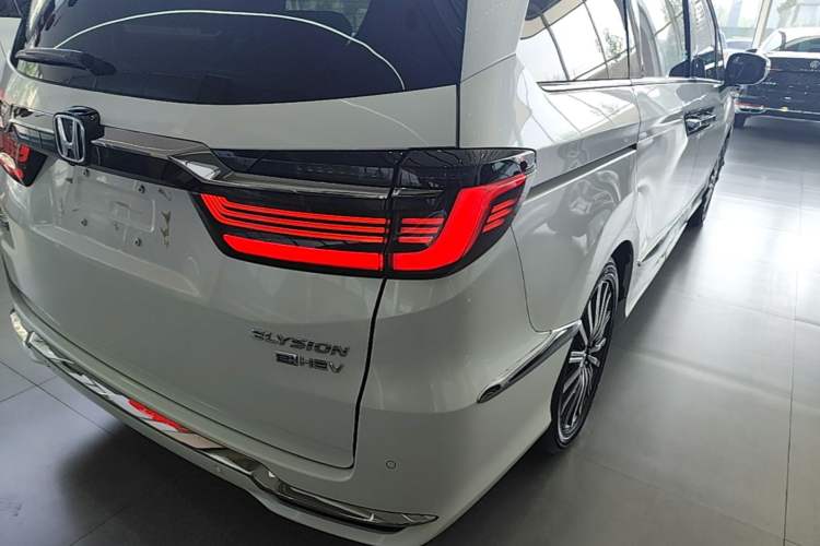 Used Honda Elysion 2022 2.0L eHEV Luxury Edition Right Rear Taillight