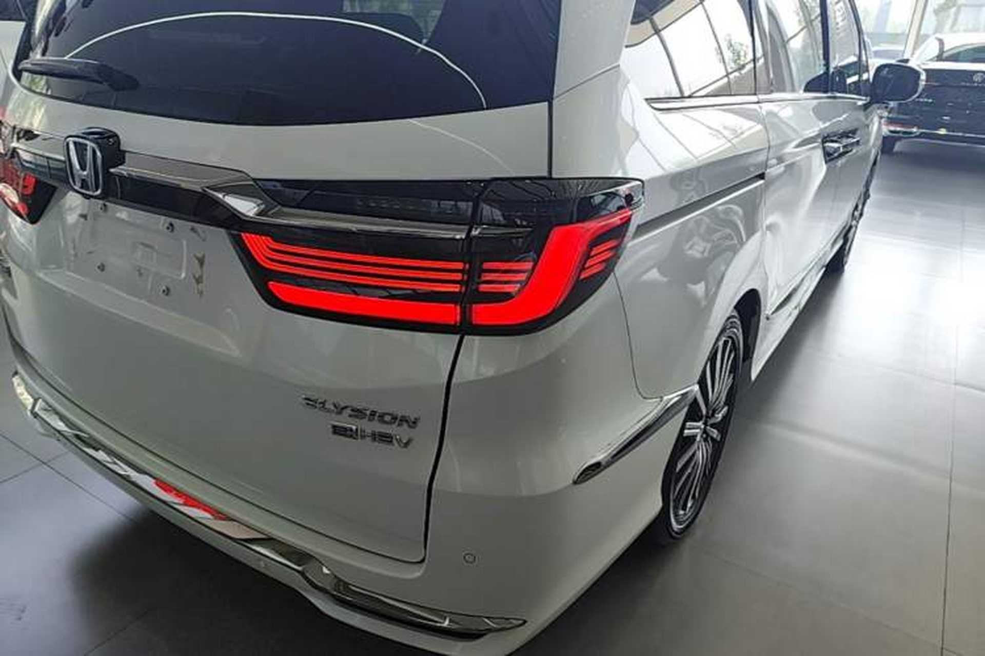 Used Honda Elysion 2022 2.0L eHEV Luxury Edition Right Rear Taillight
