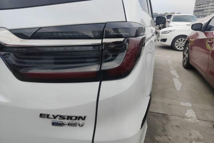Used Honda Elysion 2022 2.0L eHEV Prestige Edition Right Rear Taillight
