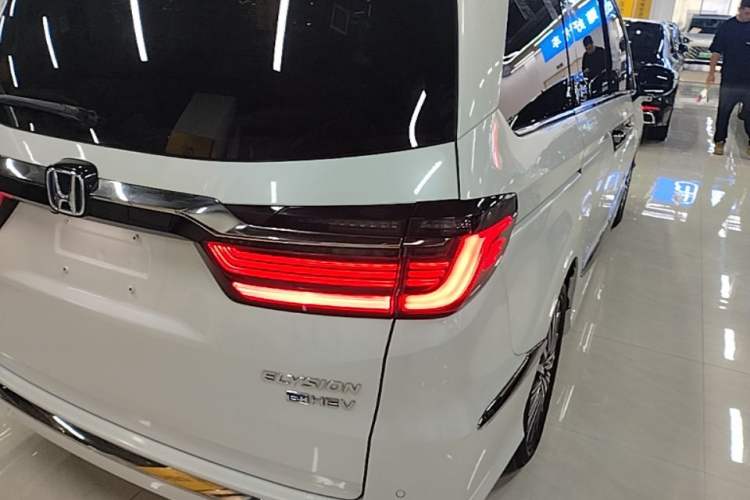 Used Honda Elysion 2022 2.0L eHEV Luxury Edition Right Rear Taillight