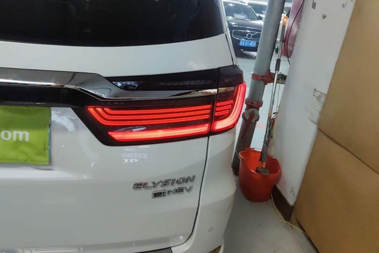 Used Honda Elysion 2022 2.0L eHEV Luxury Edition Right Rear Taillight
