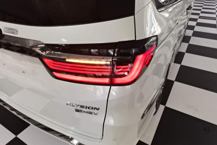 Used Honda Elysion 2022 2.0L eHEV Luxury Edition Right Rear Taillight