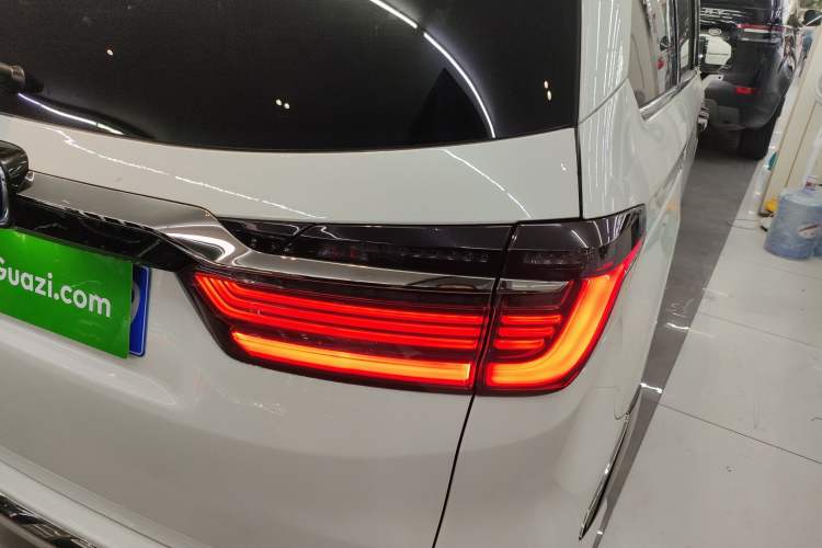 Used Honda Elysion 2022 2.0L eHEV Luxury First Edition Right Rear Taillight