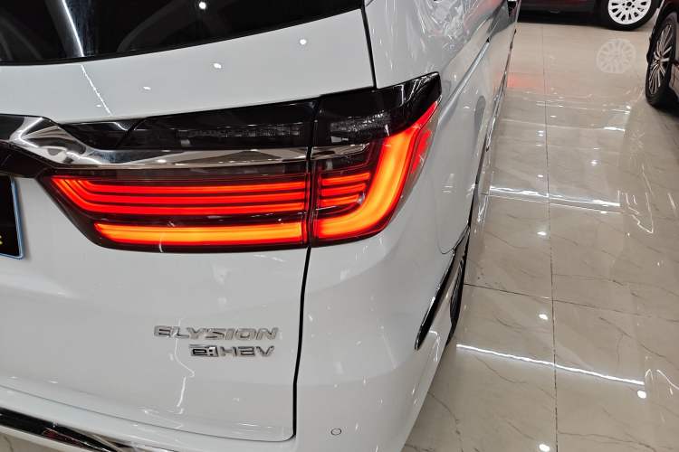 Used Honda Elysion 2022 2.0L eHEV Luxury Edition Right Rear Taillight