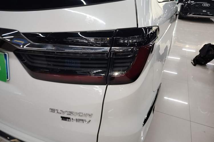 Used Honda Elysion 2022 2.0L eHEV Luxury First Edition Right Rear Taillight