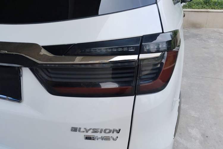 Used Honda Elysion 2022 2.0L eHEV Luxury First Edition Right Rear Taillight
