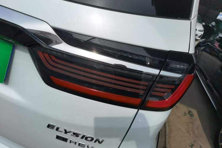 Used Honda Elysion 2022 2.0L eHEV Prestige Edition Right Rear Taillight
