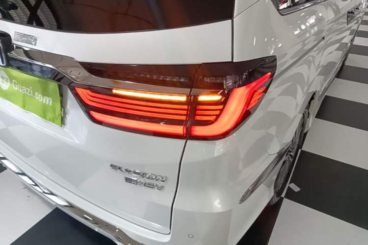 Used Honda Elysion 2022 2.0L eHEV Luxury Edition Right Rear Taillight