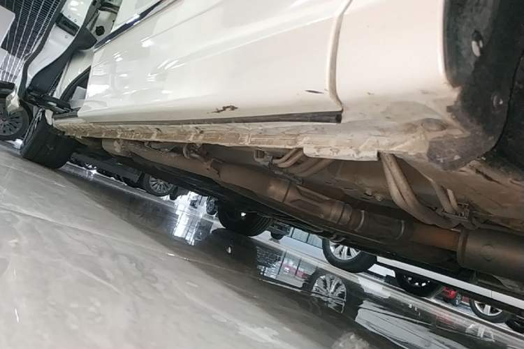 Used Honda Elysion 2022 2.0L eHEV Luxury First Edition Right Side Sill