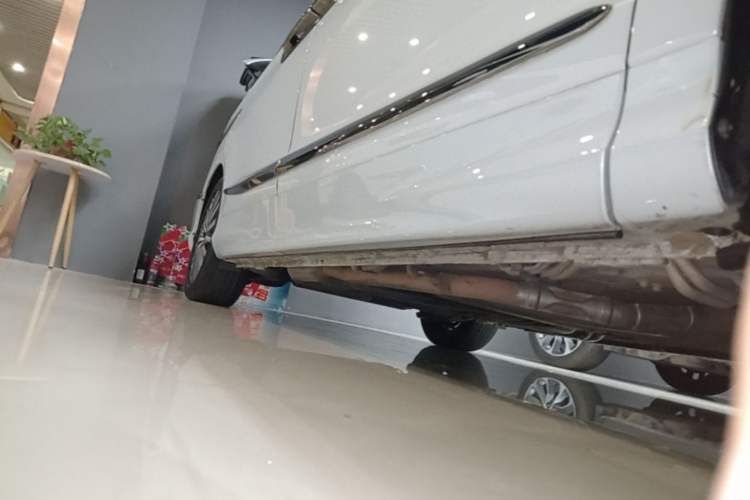 Used Honda Elysion 2022 2.0L eHEV Luxury Edition Right Side Sill