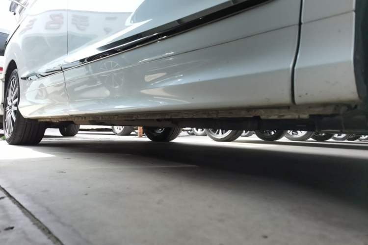 Used Honda Elysion 2022 2.0L eHEV Prestige Edition Right Side Sill