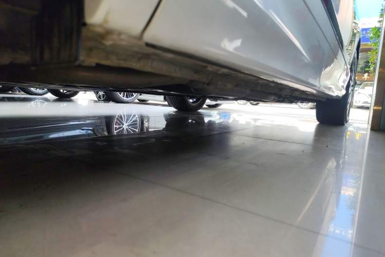 Used Honda Elysion 2022 2.0L eHEV Luxury First Edition Right Side Sill