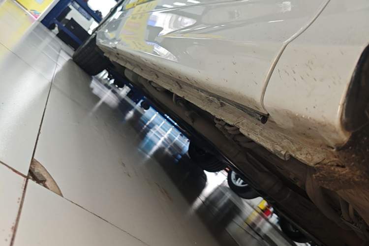 Used Honda Elysion 2022 2.0L eHEV Luxury First Edition Right Side Sill