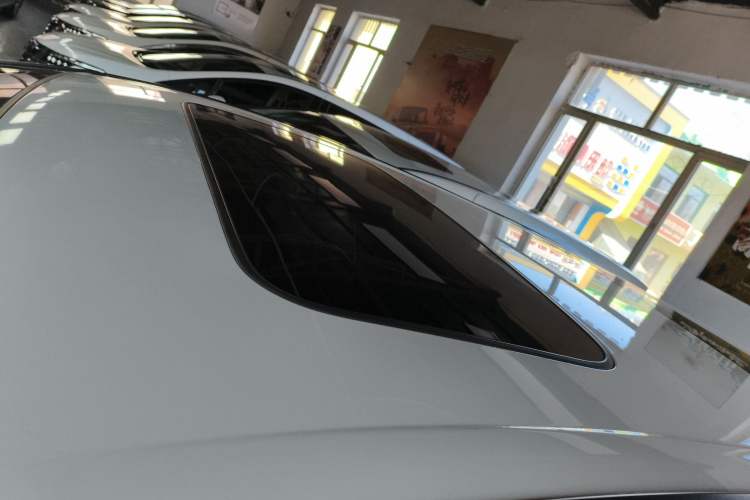 Used Honda Elysion 2022 2.0L eHEV Luxury Edition Roof