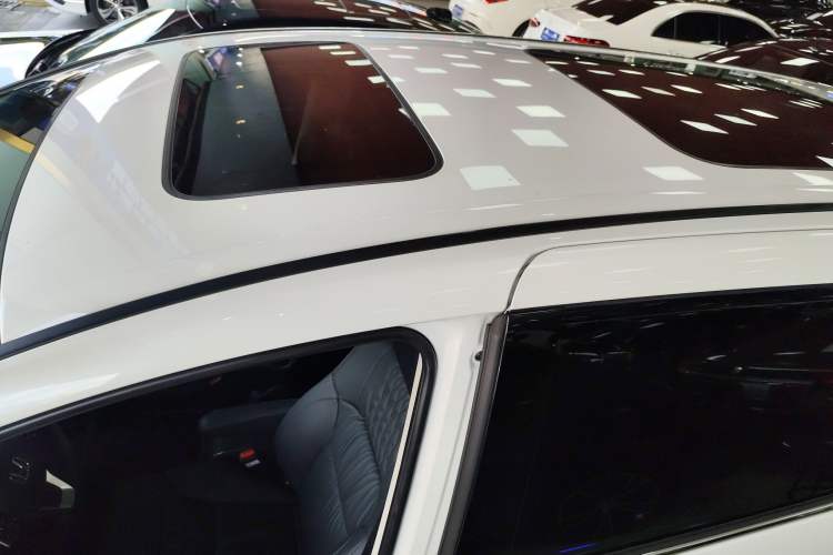 Used Honda Elysion 2022 2.0L eHEV Luxury First Edition Roof