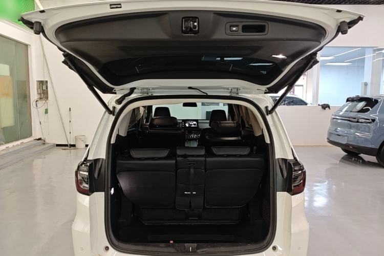 Used Honda Elysion 2022 2.0L eHEV Luxury Edition Trunk