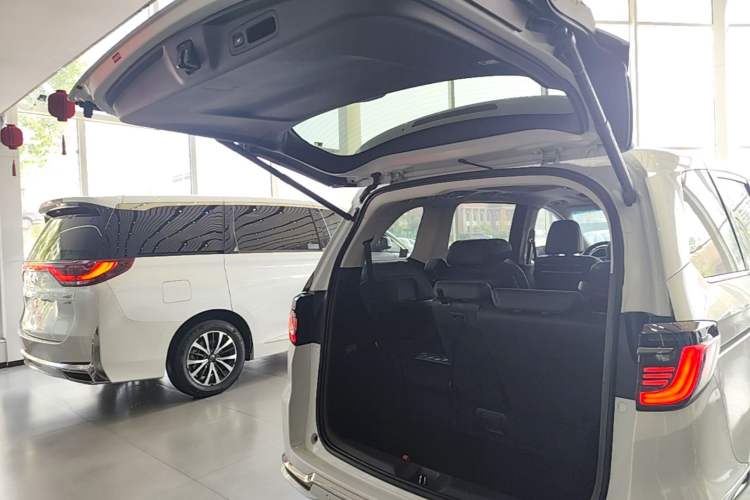 Used Honda Elysion 2022 2.0L eHEV Luxury Edition Trunk