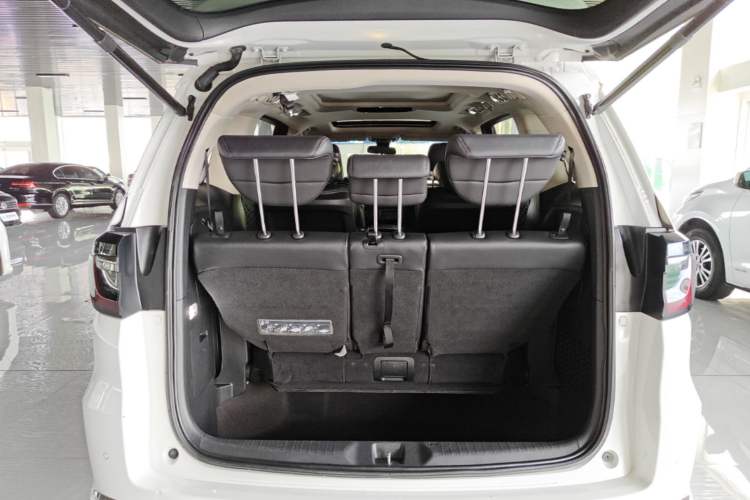 Used Honda Elysion 2022 2.0L eHEV Luxury Edition Trunk