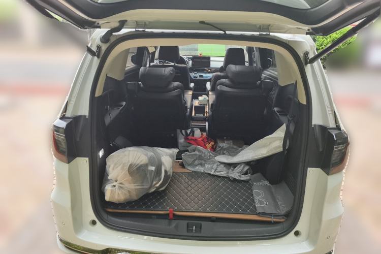 Used Honda Elysion 2022 2.0L eHEV Luxury Edition Trunk