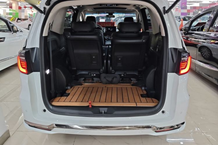 Used Honda Elysion 2022 2.0L eHEV Luxury Edition Trunk
