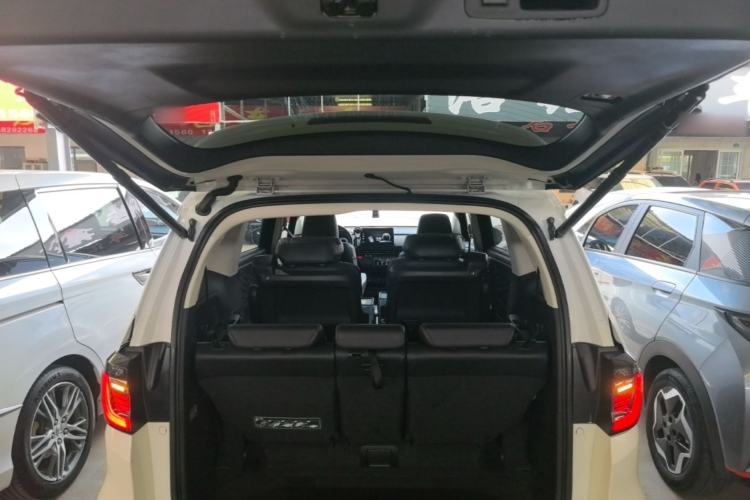 Used Honda Elysion 2022 2.0L eHEV Luxury First Edition Trunk