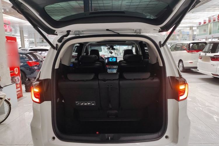Used Honda Elysion 2022 2.0L eHEV Luxury Edition Trunk