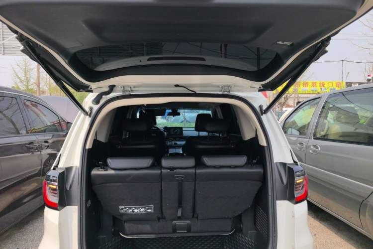 Used Honda Elysion 2022 2.0L eHEV Luxury Edition Trunk