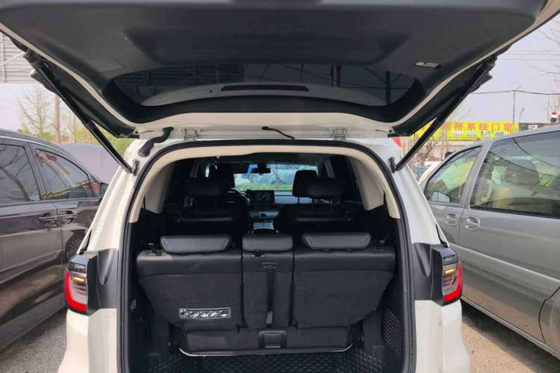 Used Honda Elysion 2022 2.0L eHEV Luxury Edition Trunk