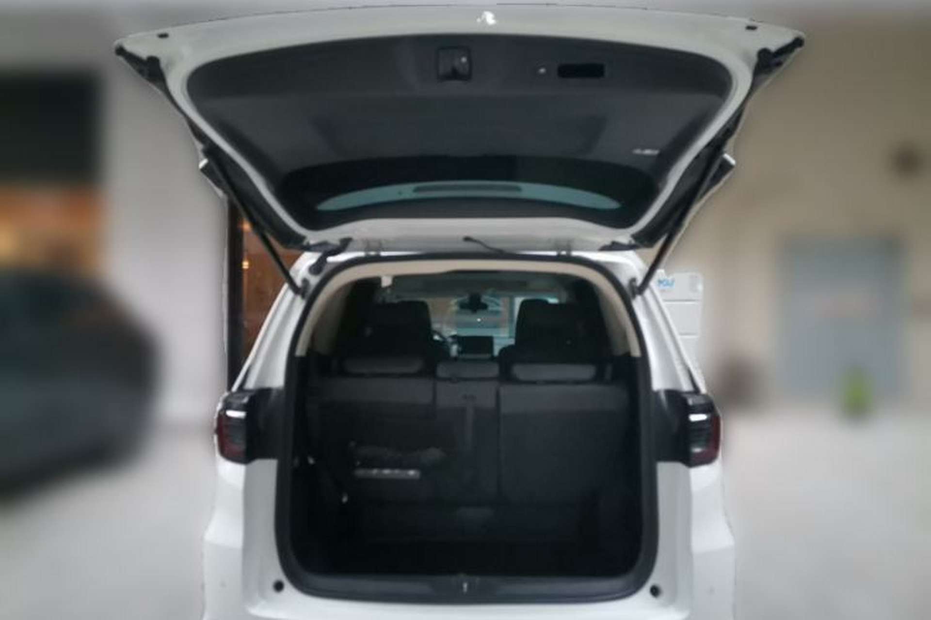 Used Honda Elysion 2022 2.0L eHEV Luxury First Edition Trunk