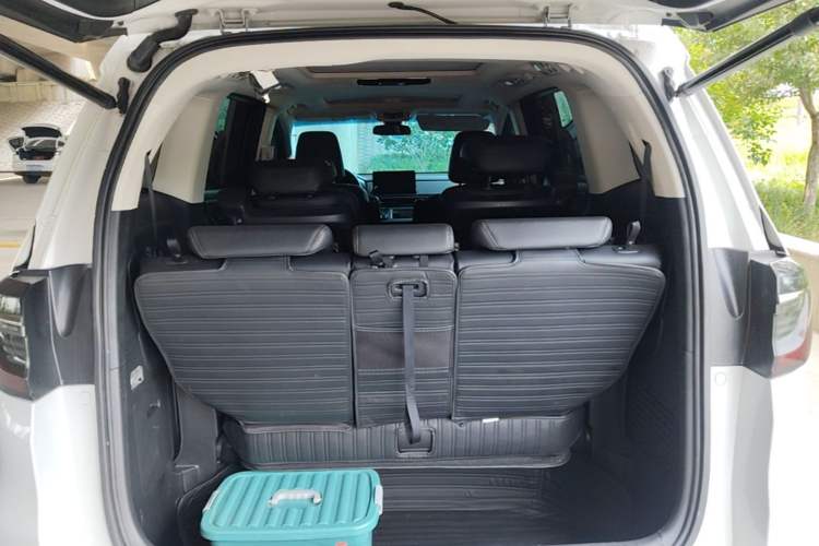 Used Honda Elysion 2022 2.0L eHEV Luxury First Edition Trunk