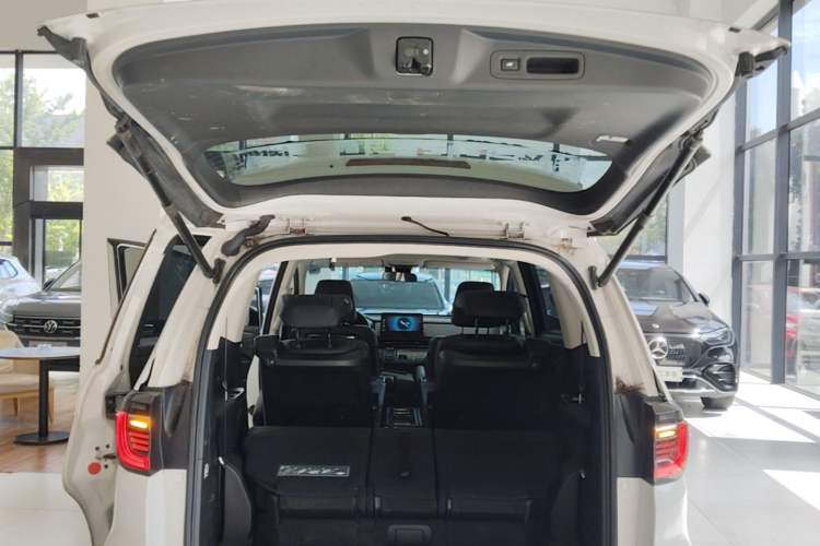 Used Honda Elysion 2022 2.0L eHEV Prestige Edition Trunk